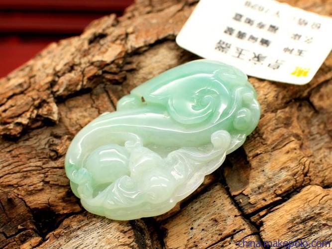 翡翠福壽吊墜 凝翠凝福，壽韻綿長